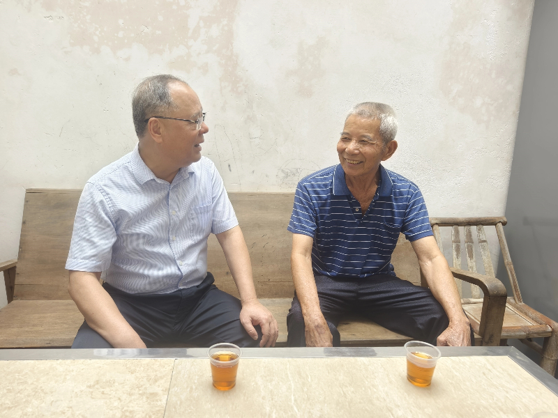 余其豹到和平县走访慰问老党员